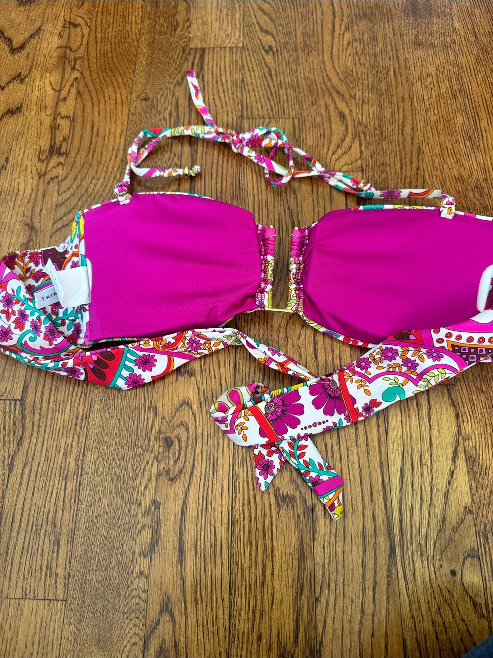 Trina Turk
Hawaiian Garden Bandeau Bikini Top Sz 8 in great shape. Top only - Picture 5 of 7